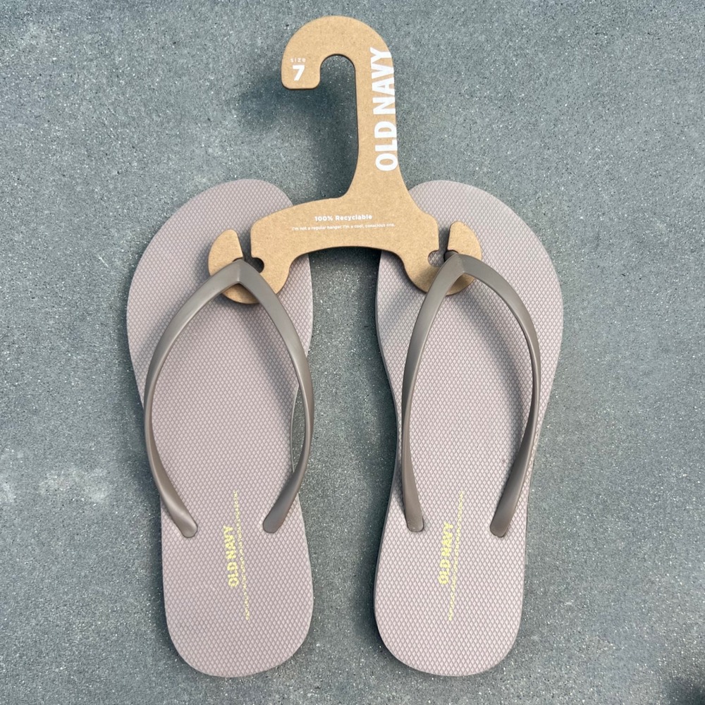 Old Navy Womens Classic Flip Flop Sandals Mauve Taupe Size 7 New